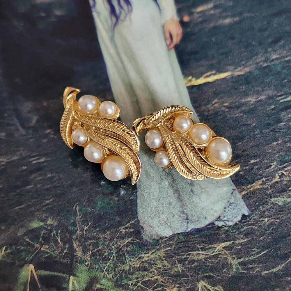 Vintage Gold Tone Leaf Faux Pearl Clip On Earrings Cluster Botanical Retro - Picture 6 of 8